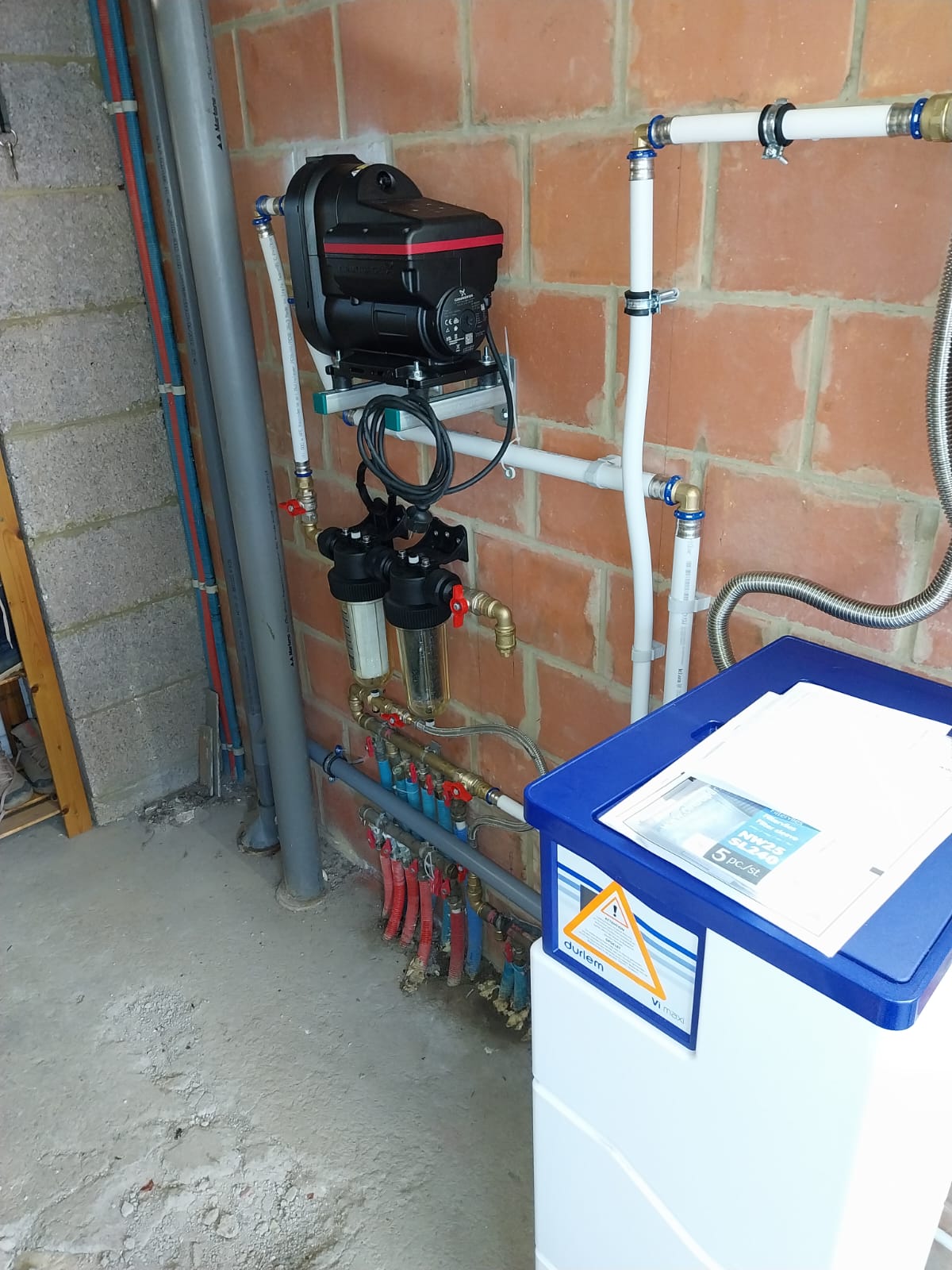 Surpresseur Grundfos + double pré-filtre + adoucisseur Durlem