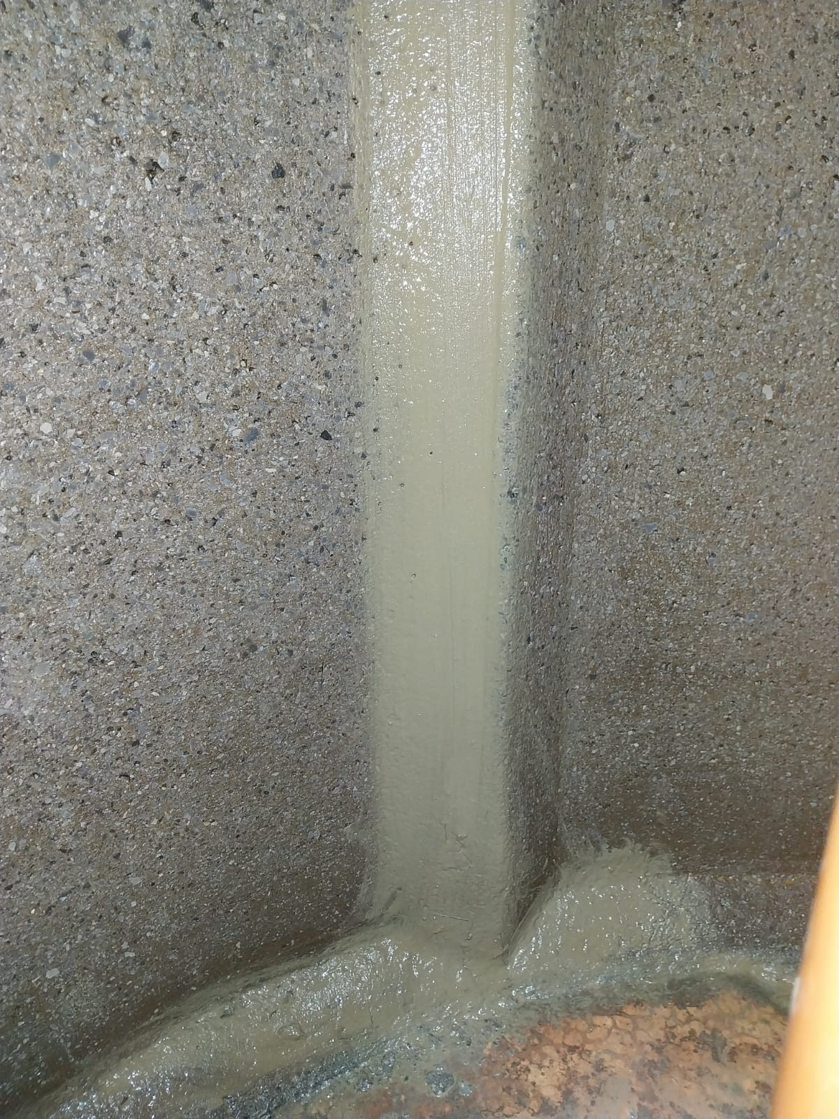 Angle de cuve hydrofugé en pied