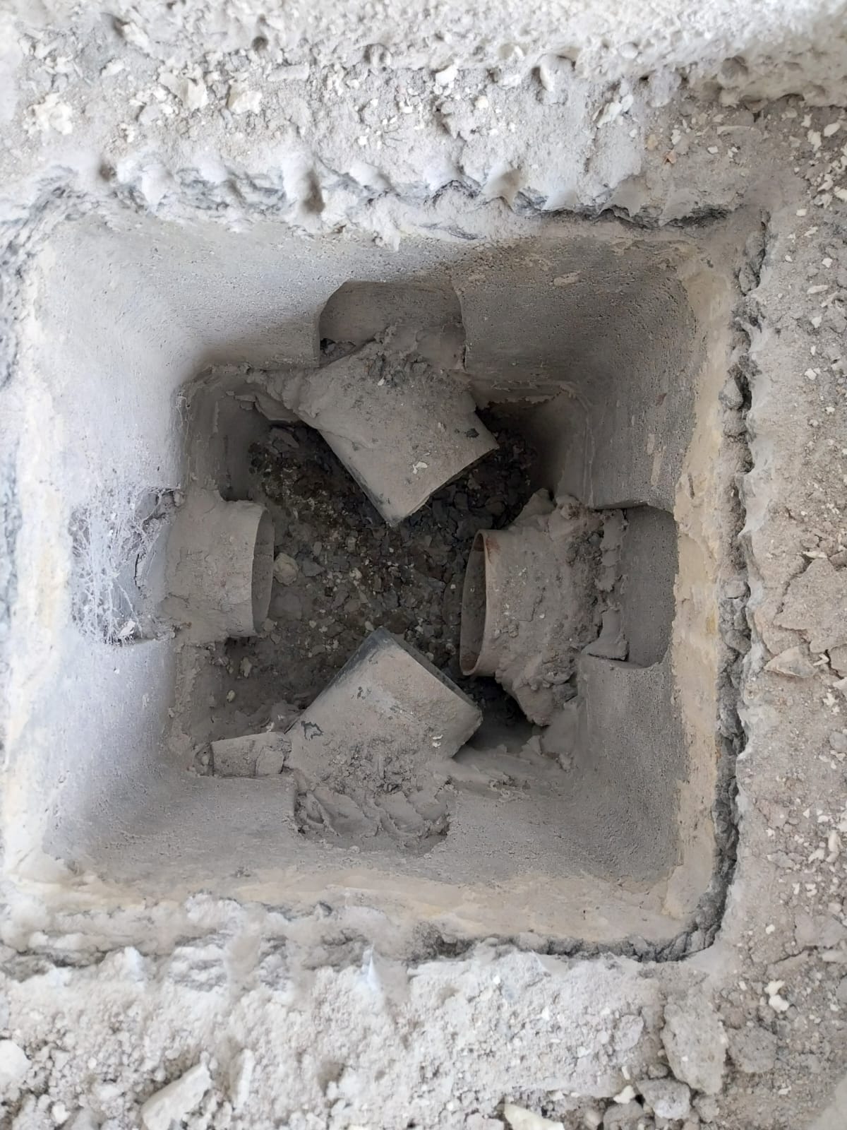 Anciens tuyaux à remplacer